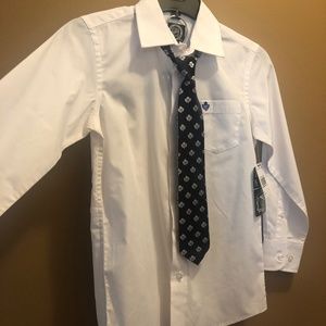 NEW⭐️ Toronto Maple Leafs dress shirt with tie